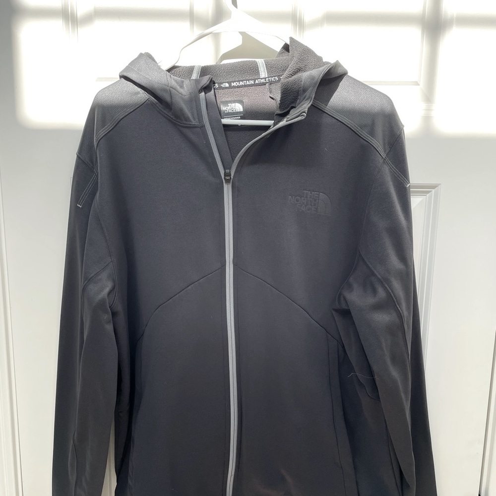 North Face Men’s Zip Up hoodie